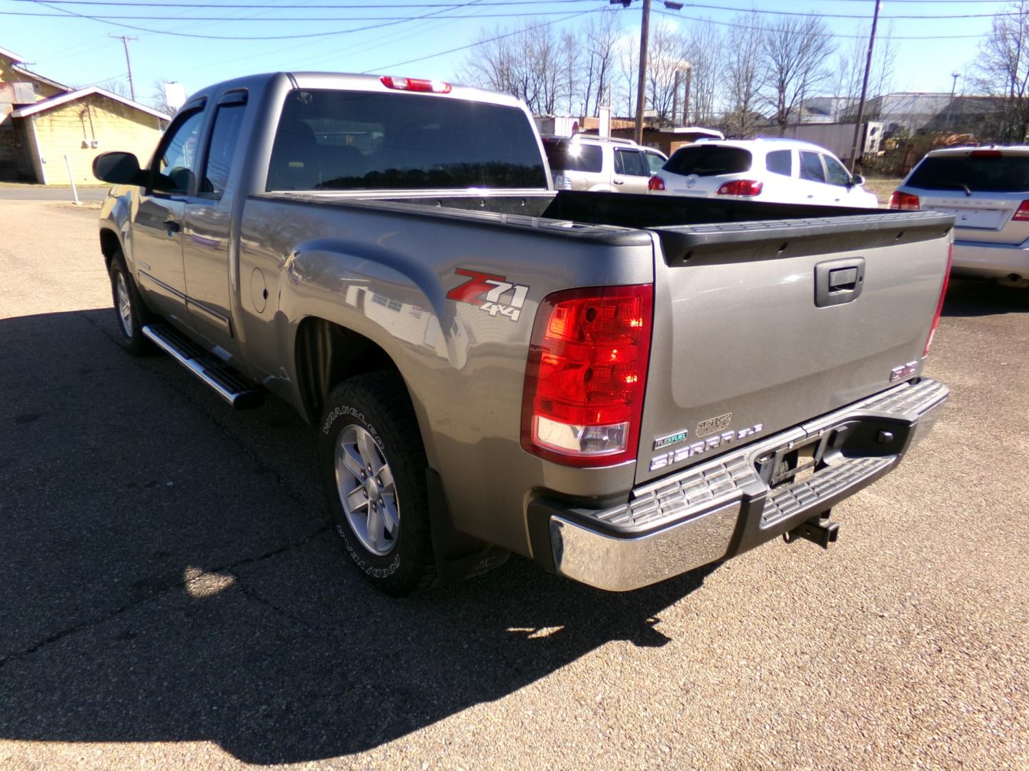 2012 Magna Steel Meetallic /Black GMC Sierra 1500 SLE Ext. Cab 4WD (1GTR2VE70CZ) with an 5.3L V8 OHV 16V FFV engine, 6-Speed Automatic transmission, located at 401 First NE, Bearden, AR, 71720, (870) 687-3414, 33.726528, -92.611519 - Photo#16